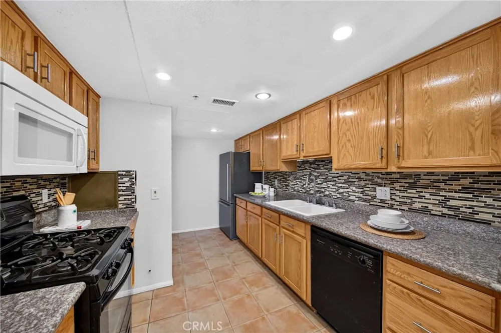 11124 Burbank Street #108 North Hollywood, CA 91601
