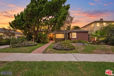 1377 Appleton Way