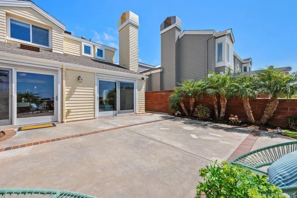 7409 Linden Carlsbad, CA 92011