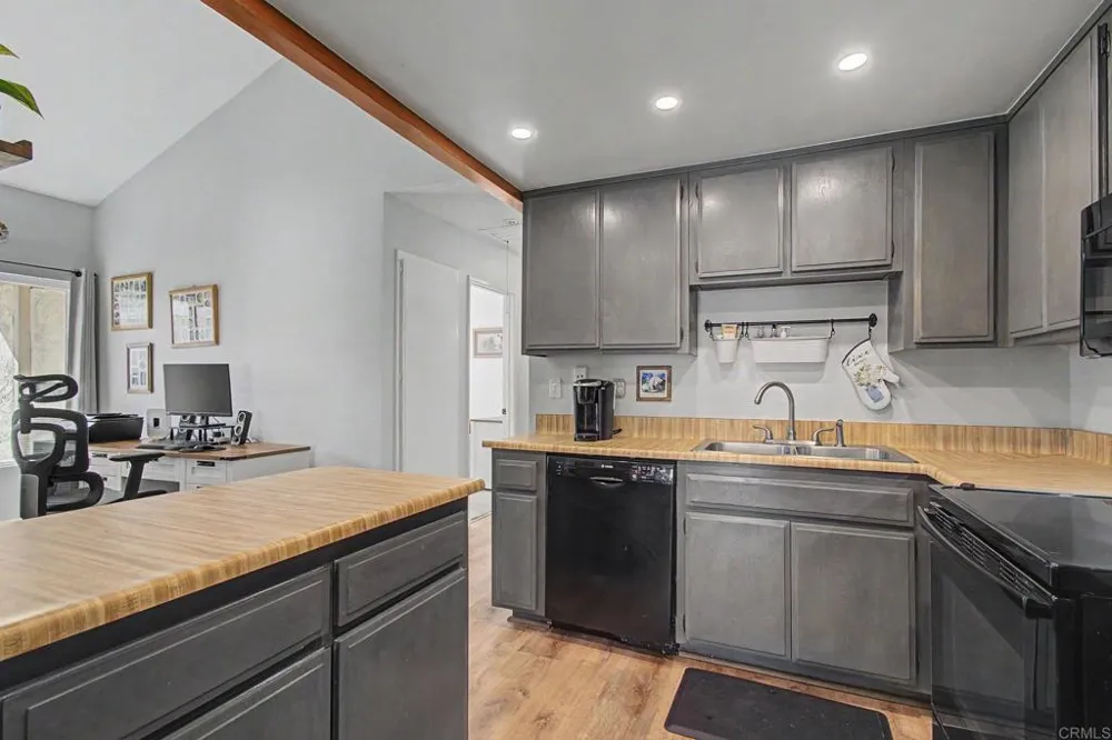 10028 Chavacan Lane Spring Valley, CA 91977