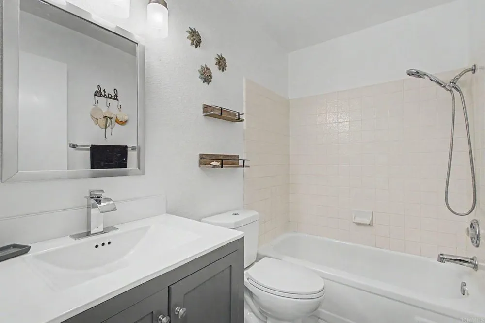 10028 Chavacan Lane Spring Valley, CA 91977
