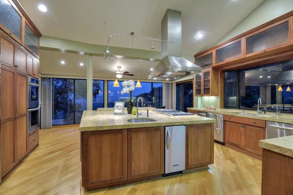 15345 Bohlman Road Saratoga, CA 95070