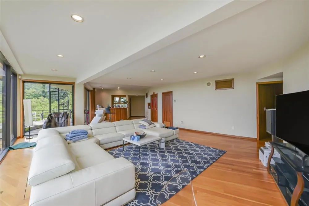 15345 Bohlman Road Saratoga, CA 95070