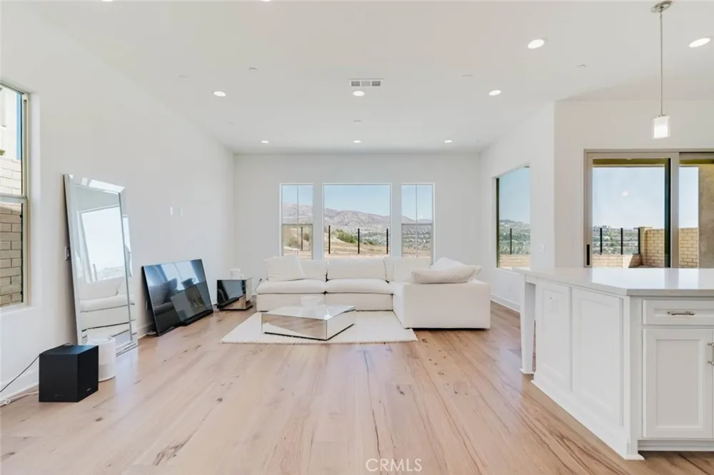 11716 Canoga Avenue Chatsworth, CA 91311