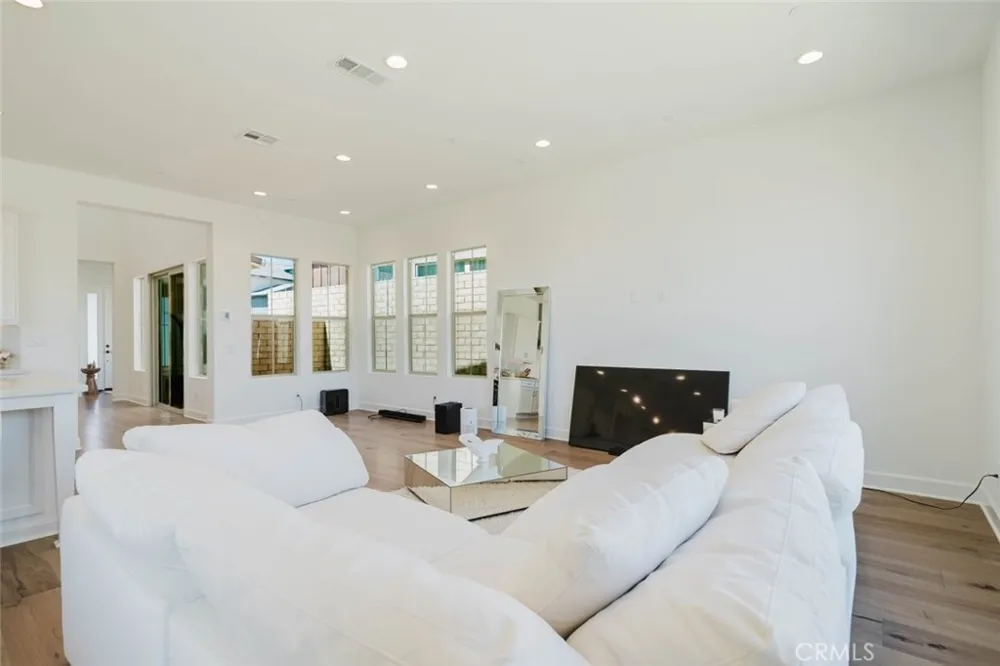 11716 Canoga Avenue Chatsworth, CA 91311