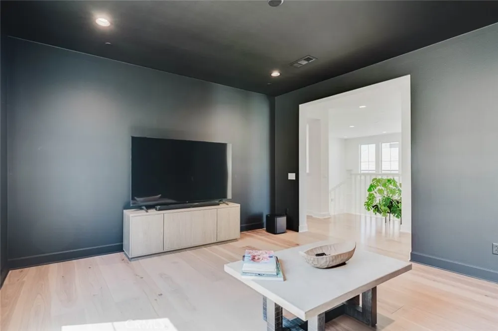 11716 Canoga Avenue Chatsworth, CA 91311