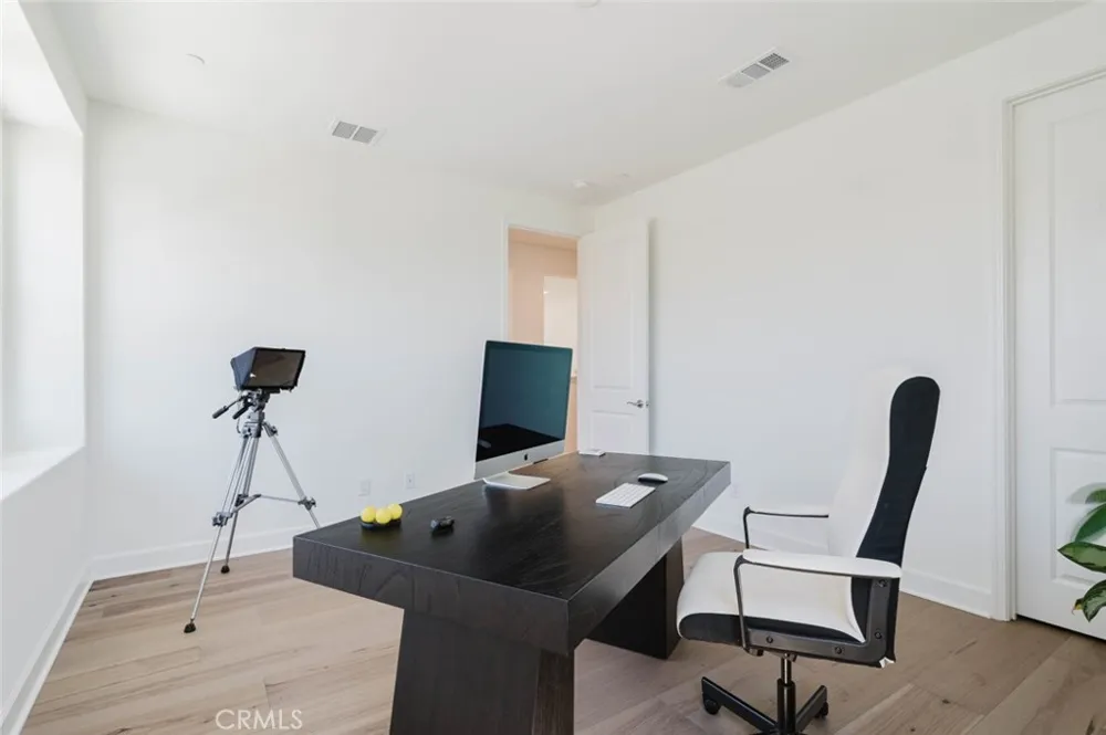 11716 Canoga Avenue Chatsworth, CA 91311