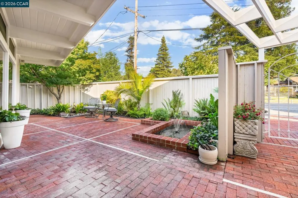 1590 Daniels Dr San Leandro, CA 94577