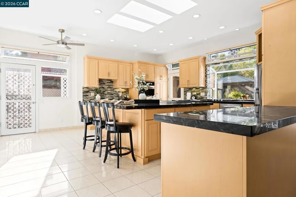 1590 Daniels Dr San Leandro, CA 94577