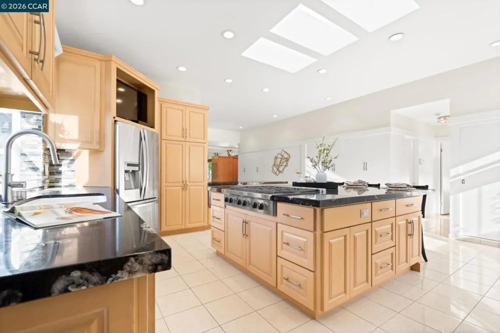 1590 Daniels Dr San Leandro, CA 94577