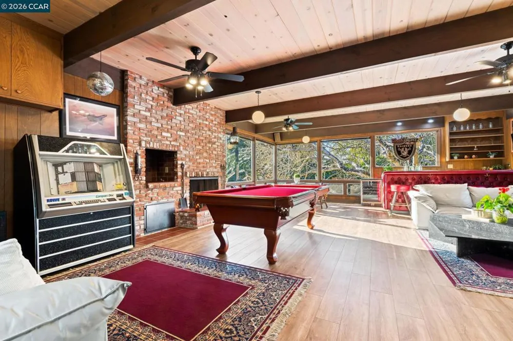 1590 Daniels Dr San Leandro, CA 94577
