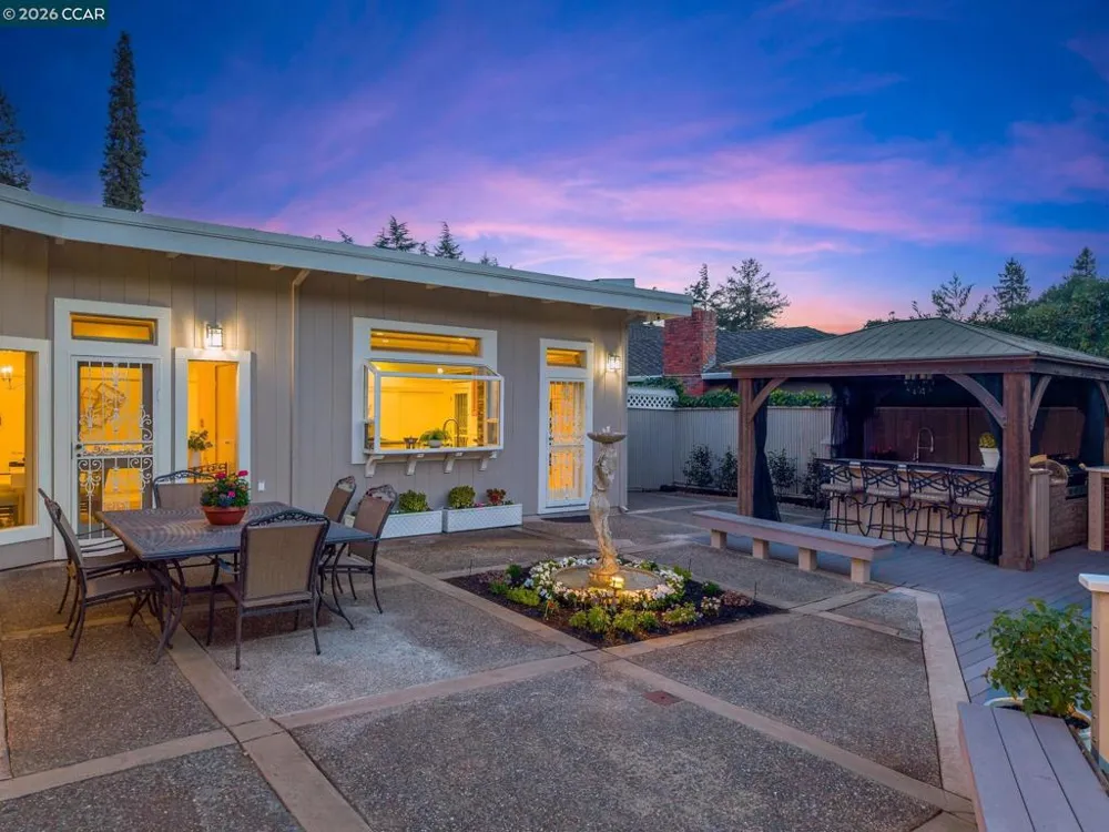 1590 Daniels Dr San Leandro, CA 94577