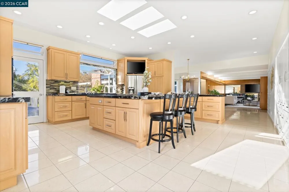 1590 Daniels Dr San Leandro, CA 94577
