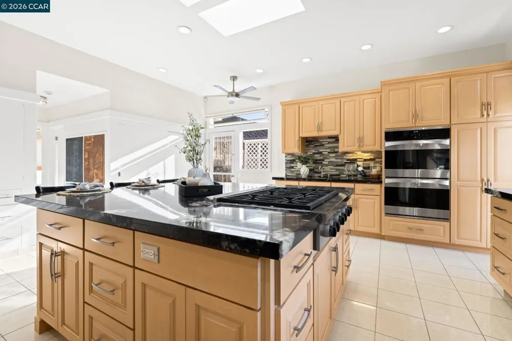 1590 Daniels Dr San Leandro, CA 94577