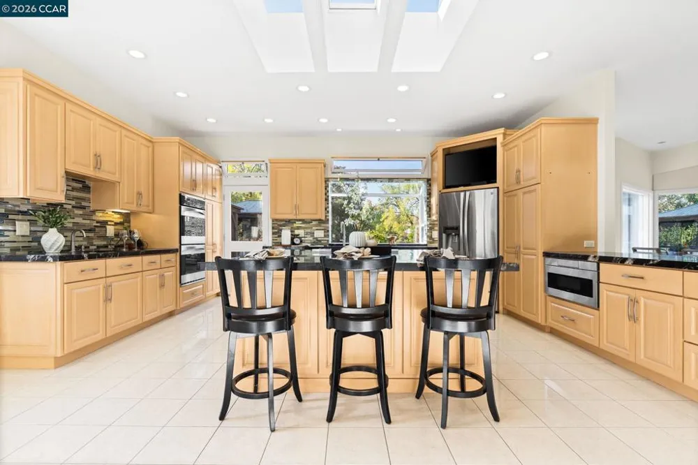 1590 Daniels Dr San Leandro, CA 94577
