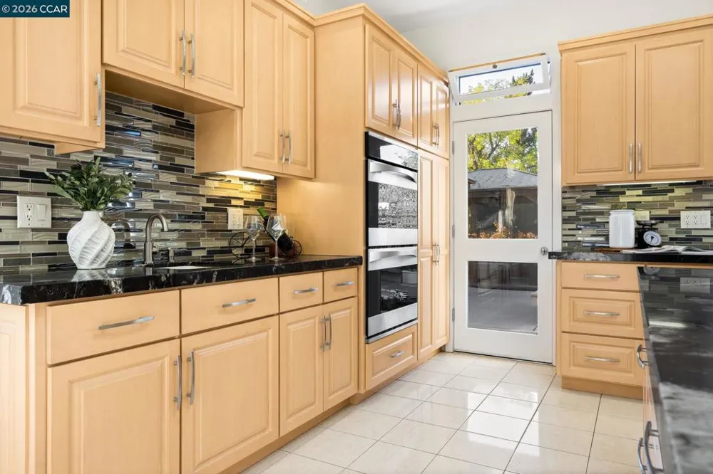 1590 Daniels Dr San Leandro, CA 94577
