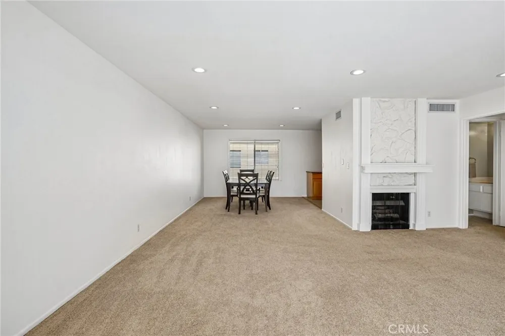 7718 Via Napoli Burbank, CA 91504
