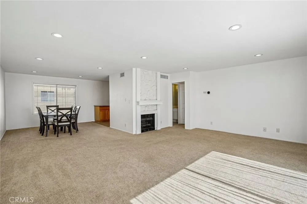 7718 Via Napoli Burbank, CA 91504