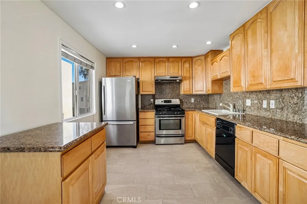 7718 Via Napoli Burbank, CA 91504