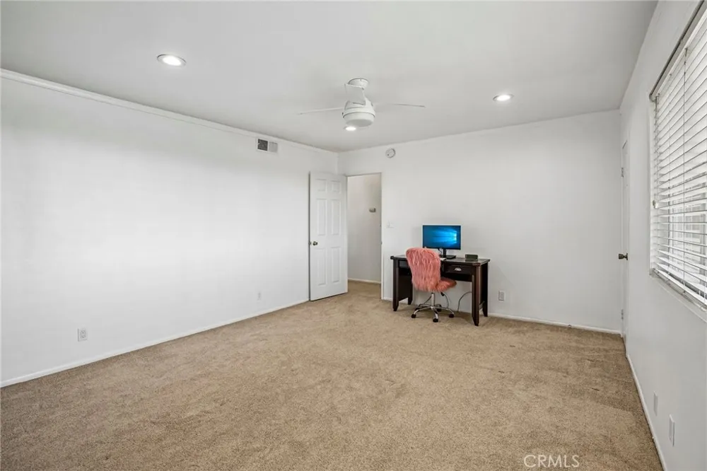 7718 Via Napoli Burbank, CA 91504