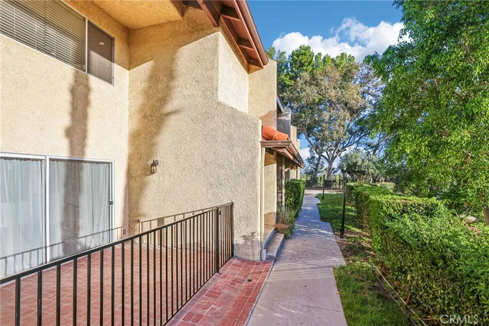 7718 Via Napoli Burbank, CA 91504