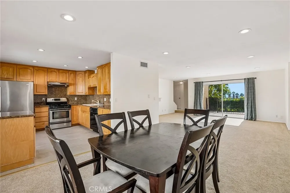 7718 Via Napoli Burbank, CA 91504