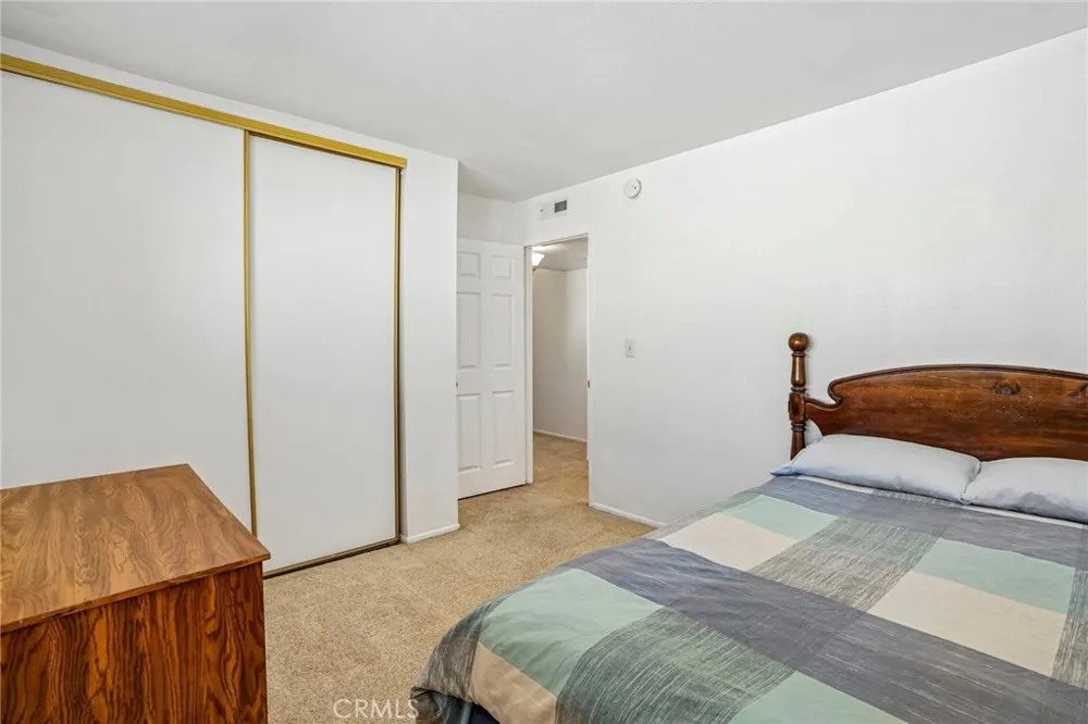 7718 Via Napoli Burbank, CA 91504