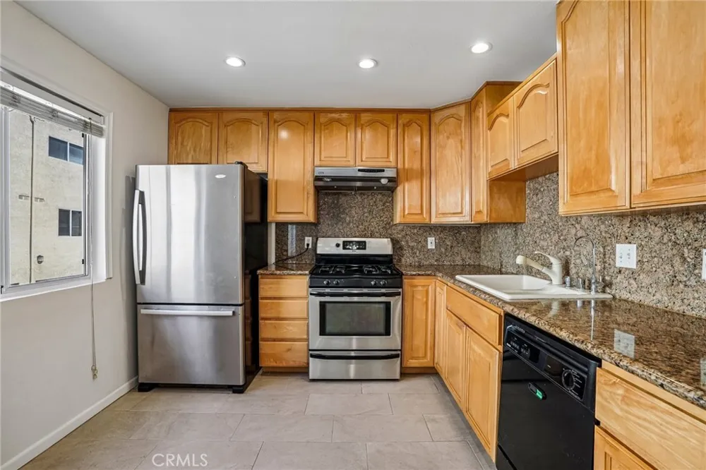 7718 Via Napoli Burbank, CA 91504