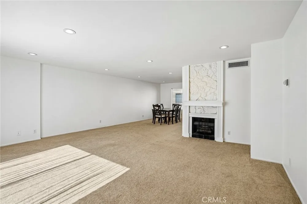 7718 Via Napoli Burbank, CA 91504