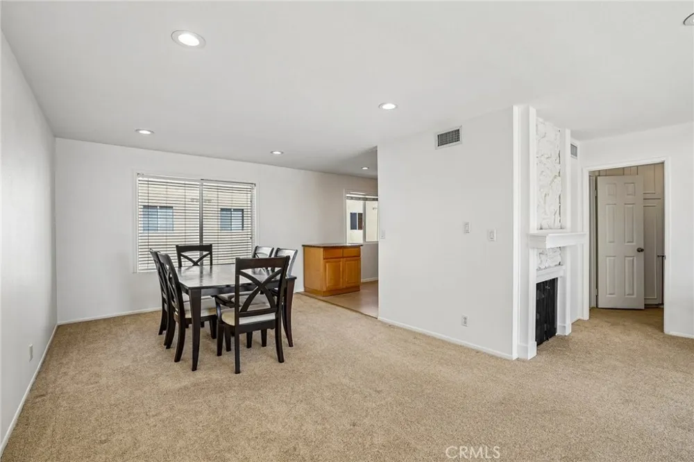 7718 Via Napoli Burbank, CA 91504