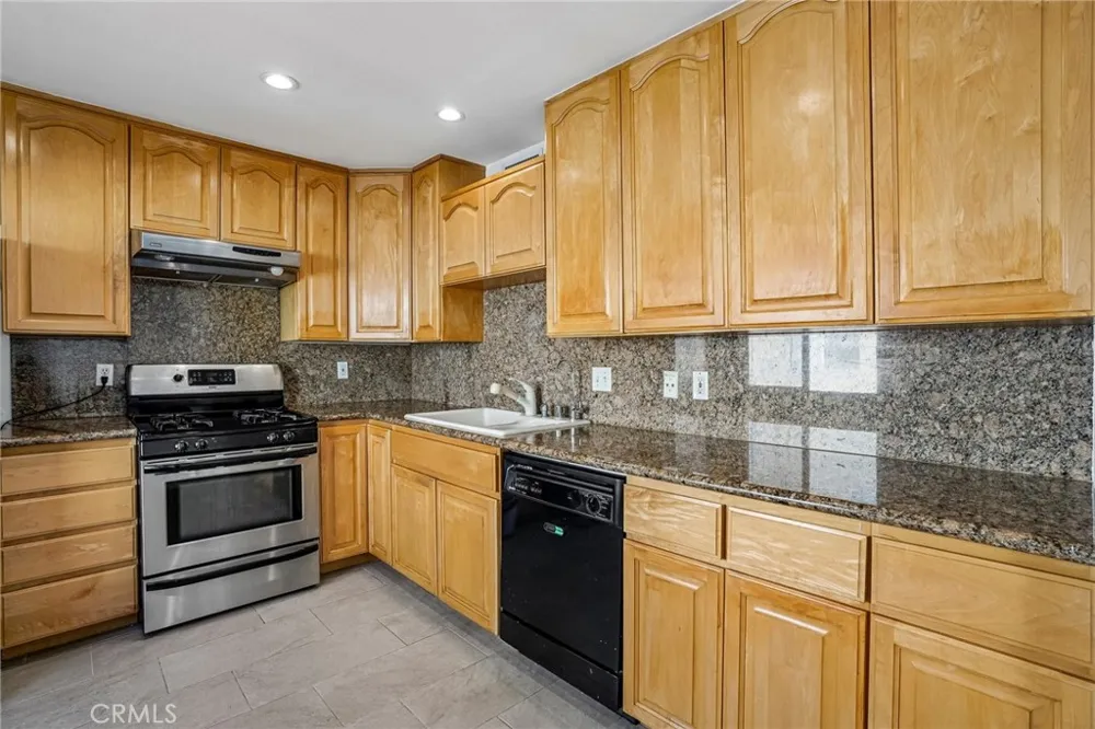 7718 Via Napoli Burbank, CA 91504