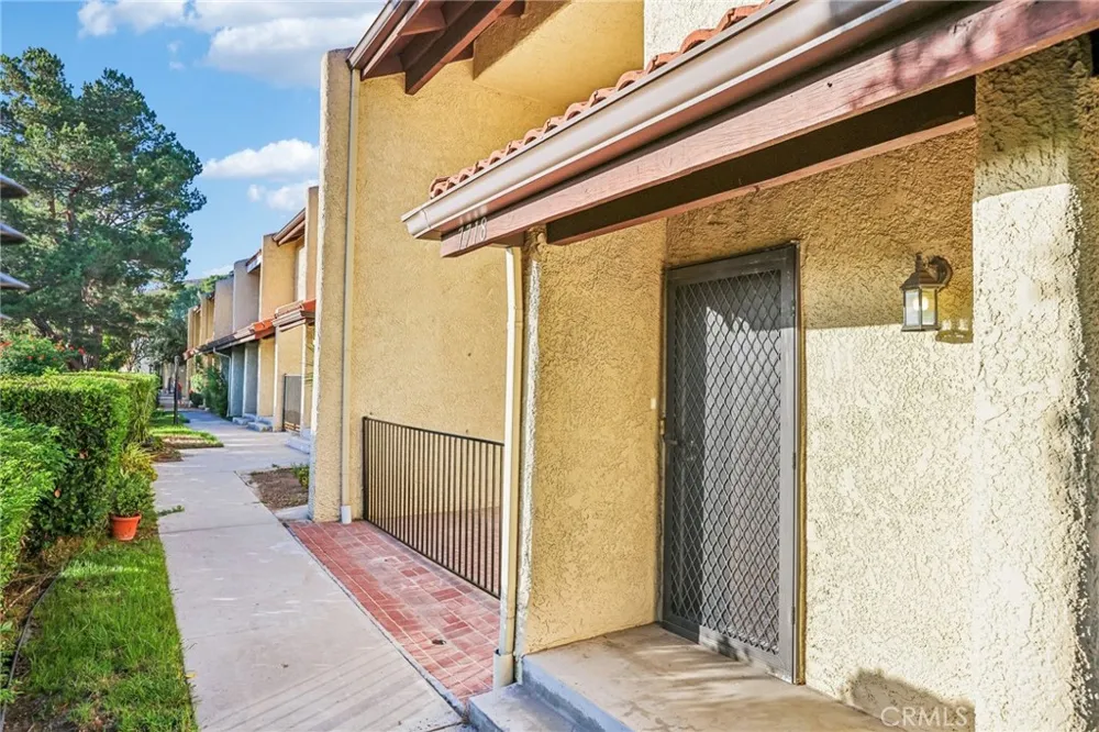 7718 Via Napoli Burbank, CA 91504