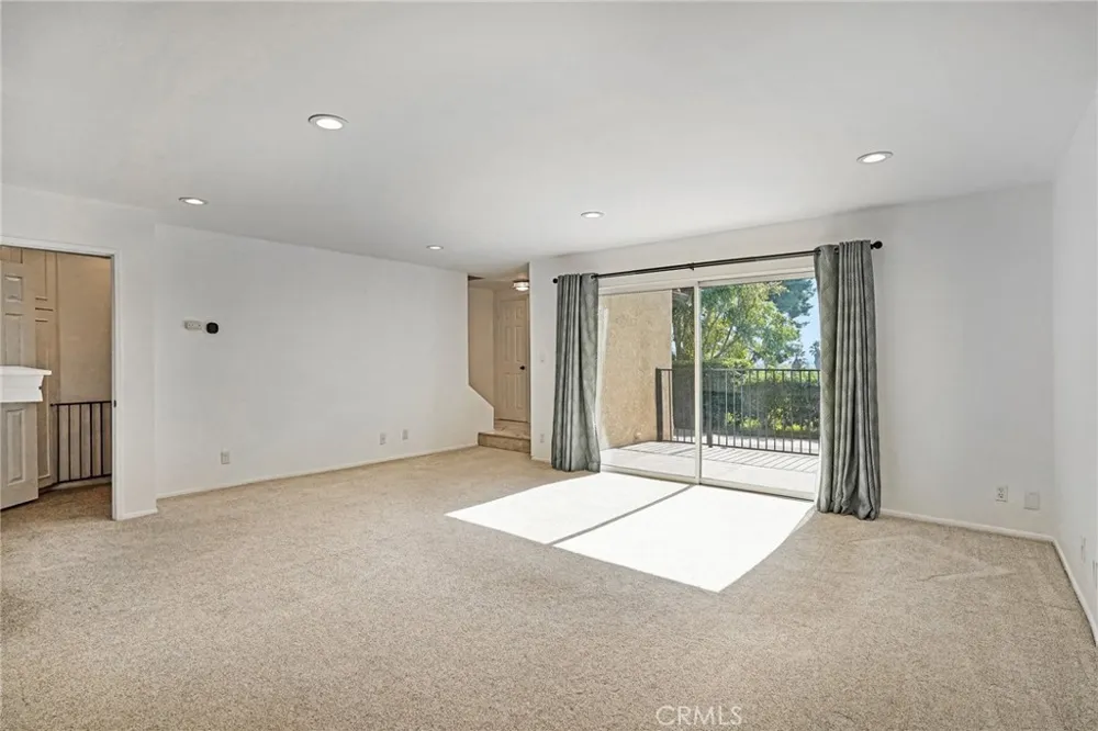 7718 Via Napoli Burbank, CA 91504