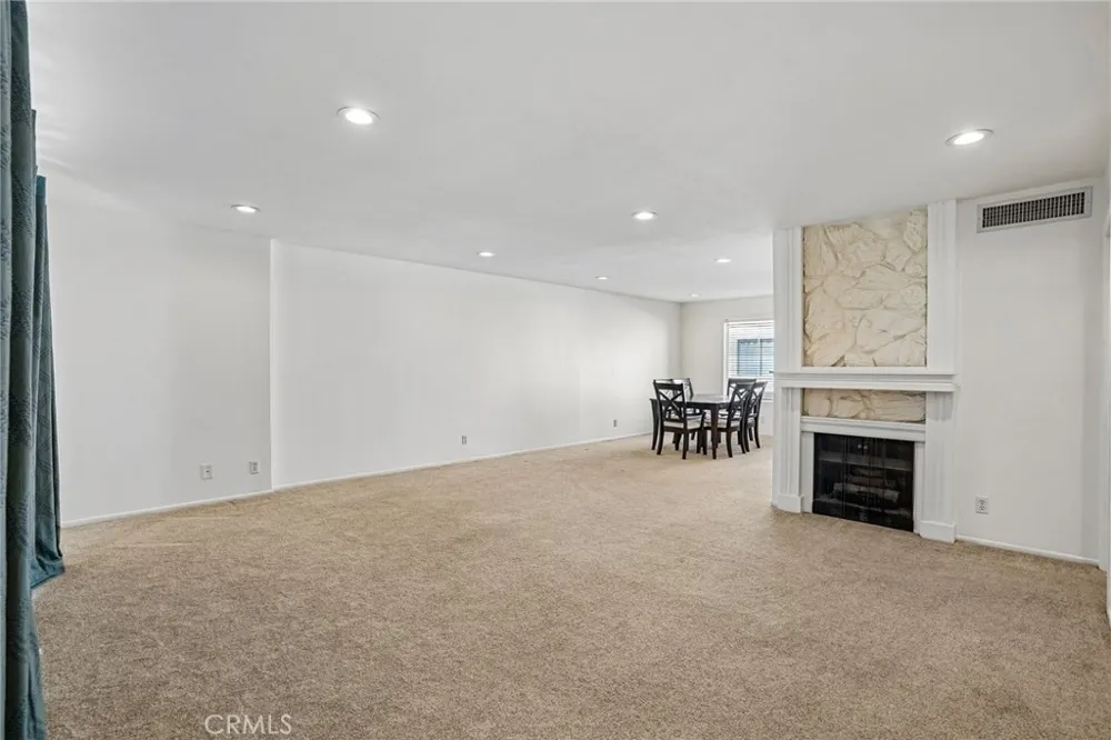 7718 Via Napoli Burbank, CA 91504