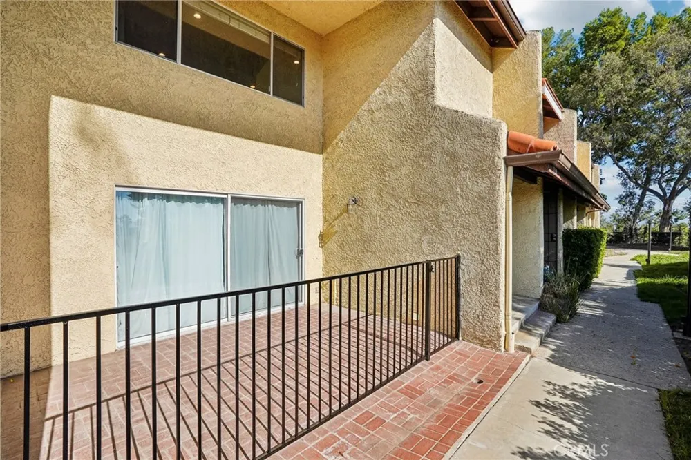 7718 Via Napoli Burbank, CA 91504