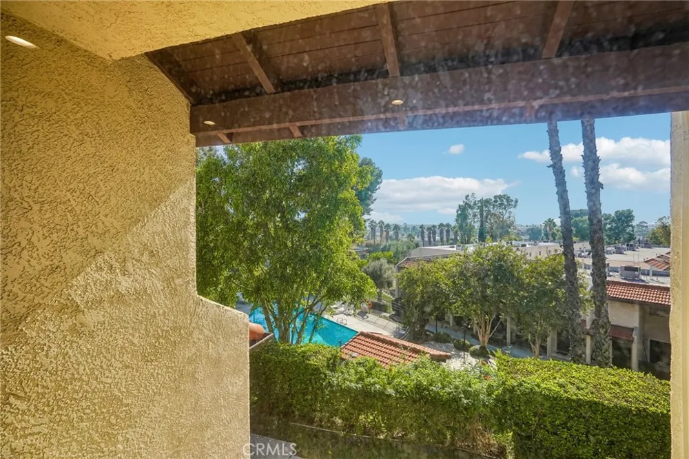 7718 Via Napoli Burbank, CA 91504