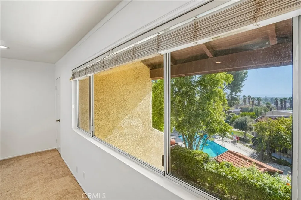 7718 Via Napoli Burbank, CA 91504