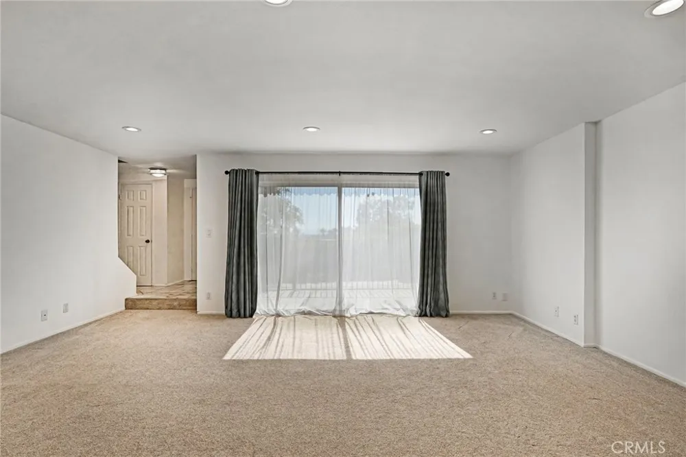 7718 Via Napoli Burbank, CA 91504