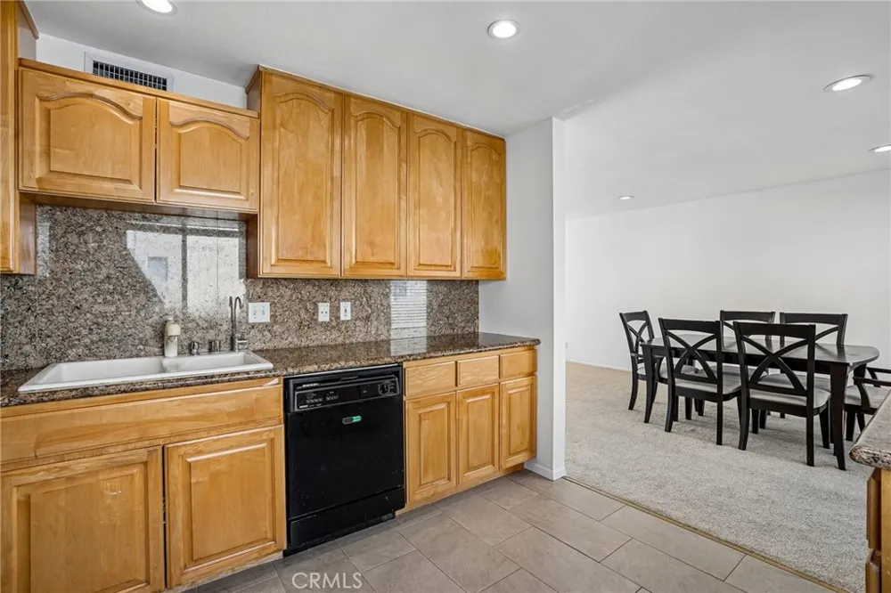 7718 Via Napoli Burbank, CA 91504