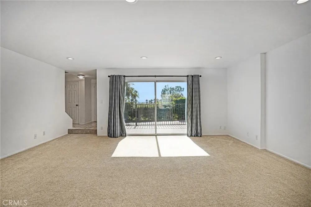7718 Via Napoli Burbank, CA 91504