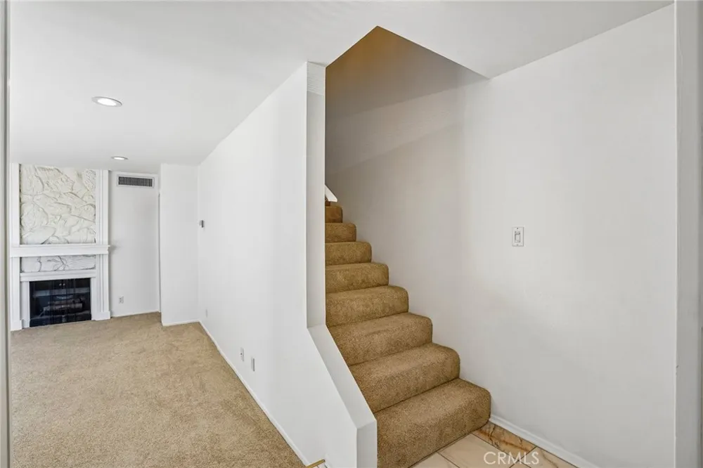 7718 Via Napoli Burbank, CA 91504