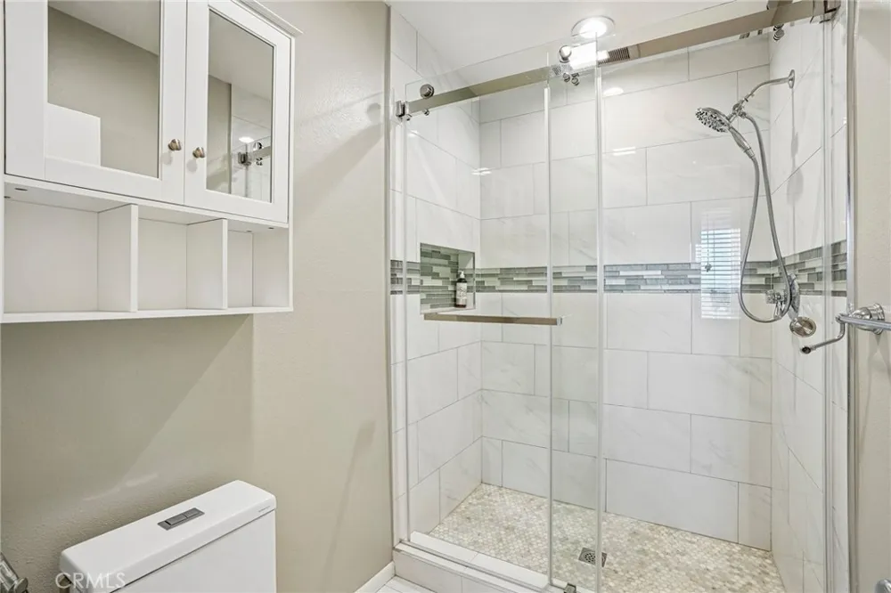 7718 Via Napoli Burbank, CA 91504