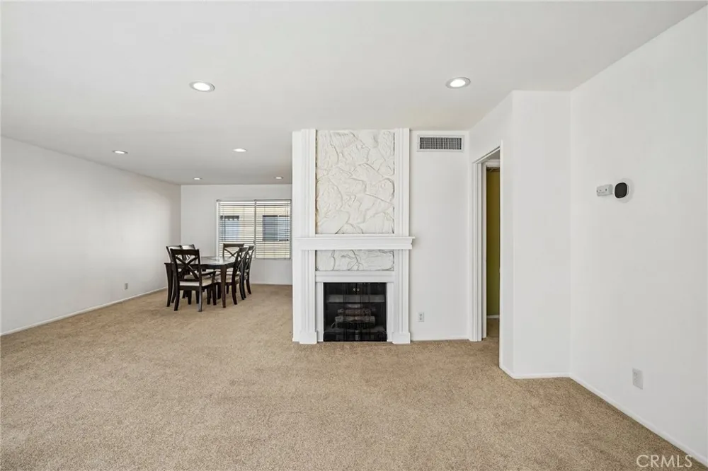 7718 Via Napoli Burbank, CA 91504