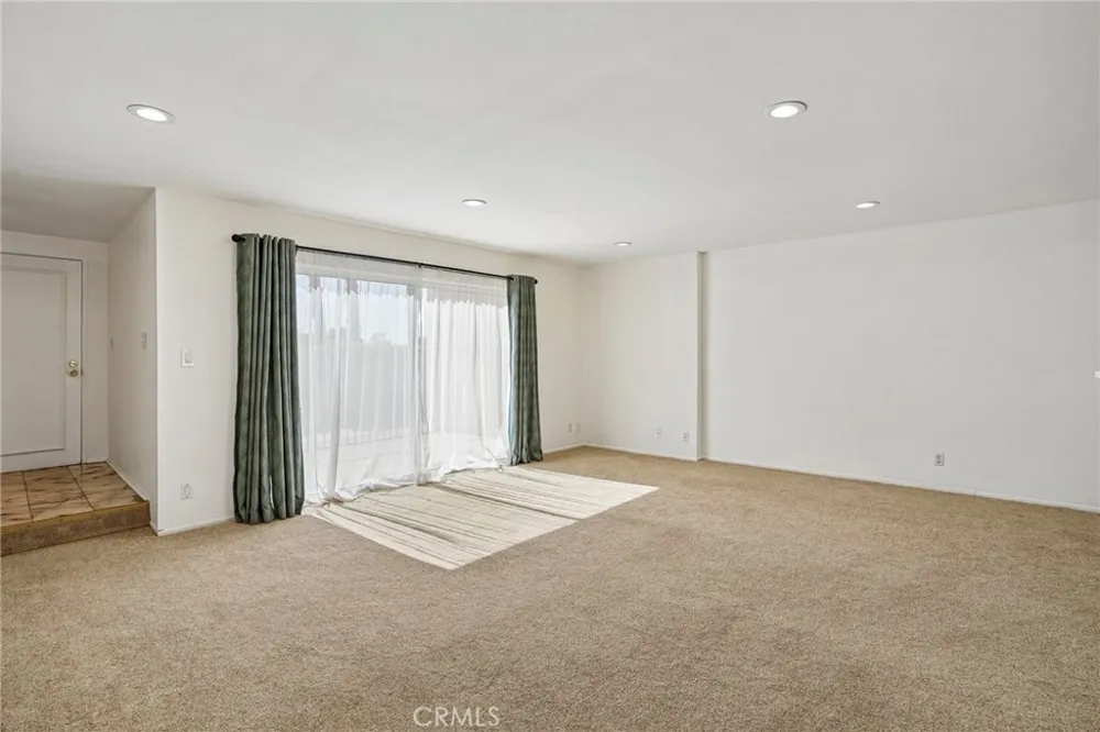 7718 Via Napoli Burbank, CA 91504