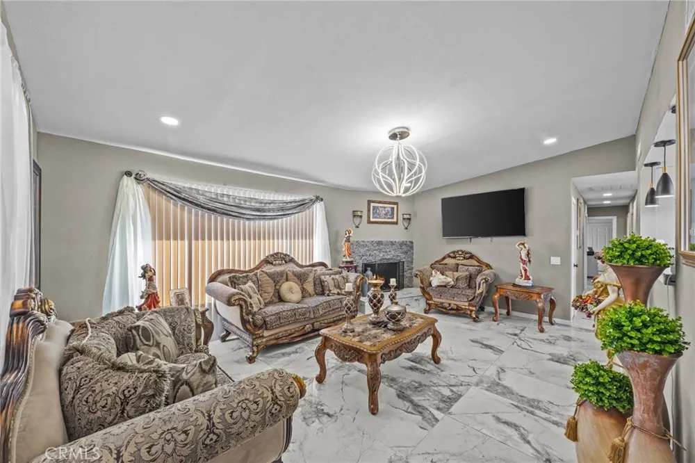 13288 Choco Apple Valley, CA 92308