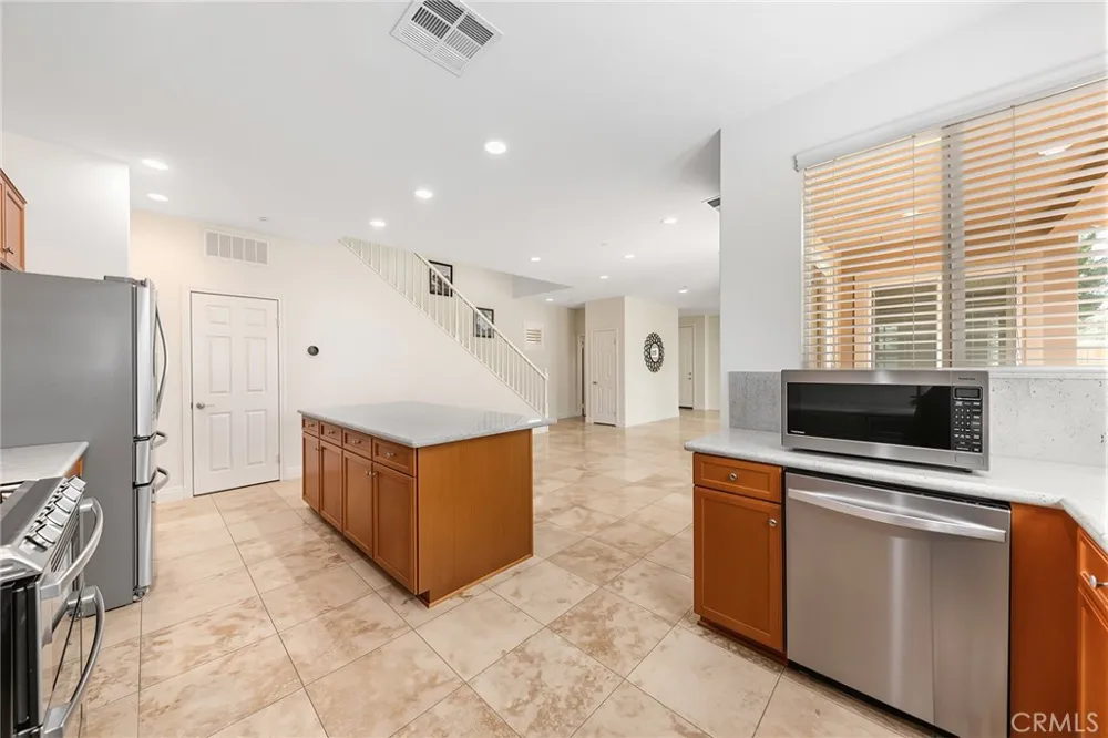 7271 Enclave dr Eastvale, CA 92880