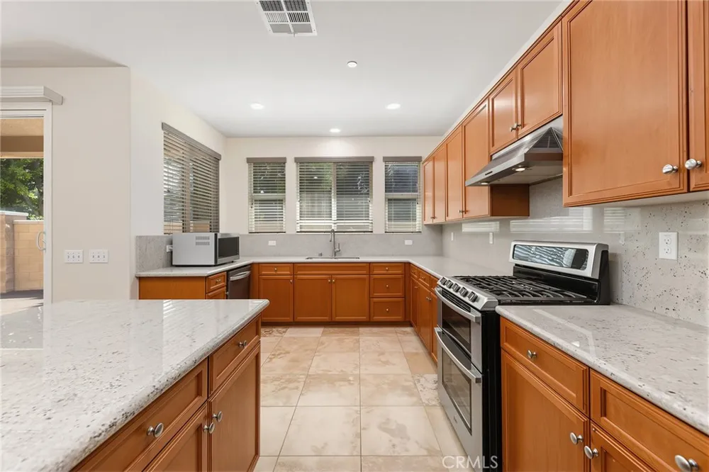 7271 Enclave dr Eastvale, CA 92880