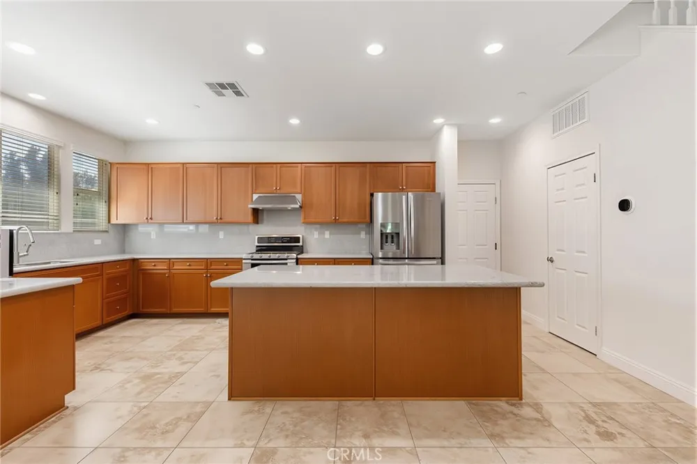 7271 Enclave dr Eastvale, CA 92880