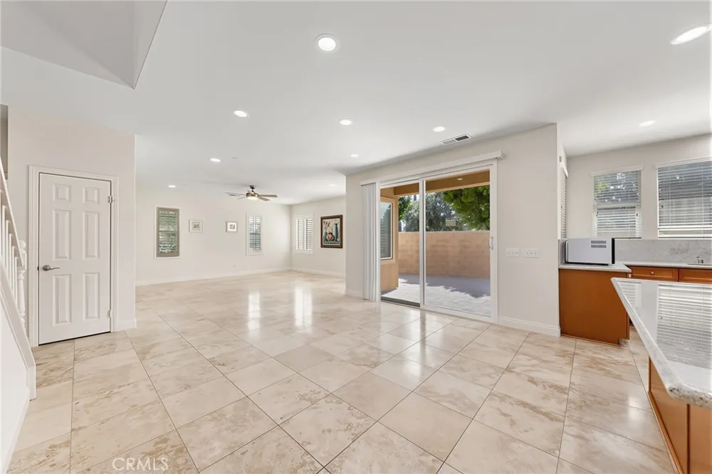 7271 Enclave dr Eastvale, CA 92880
