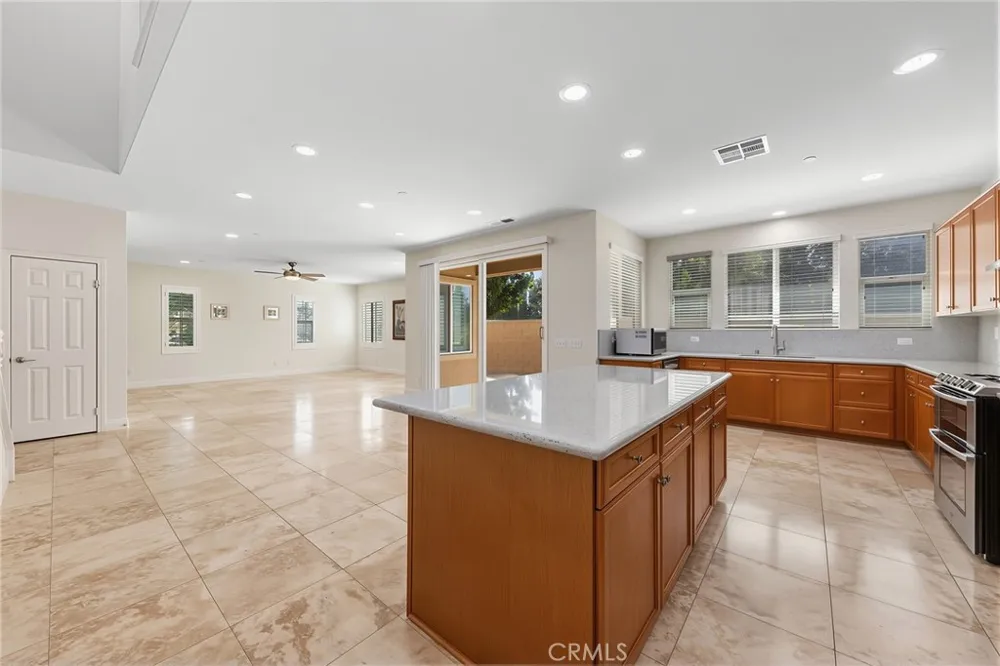 7271 Enclave dr Eastvale, CA 92880